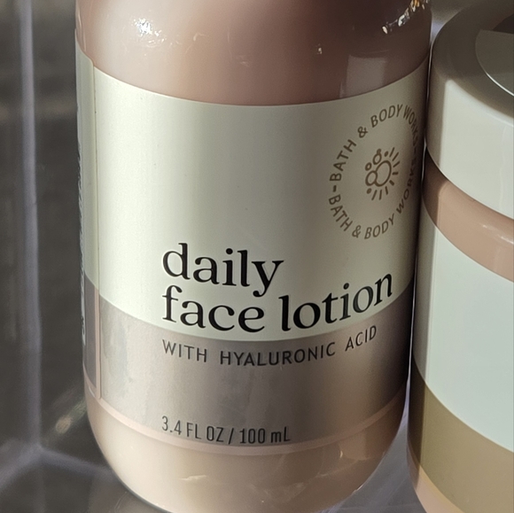 BBW Daily Face Lotion + Revitalizing Face Mask • Hyaluronic acid • - Picture 4 of 5